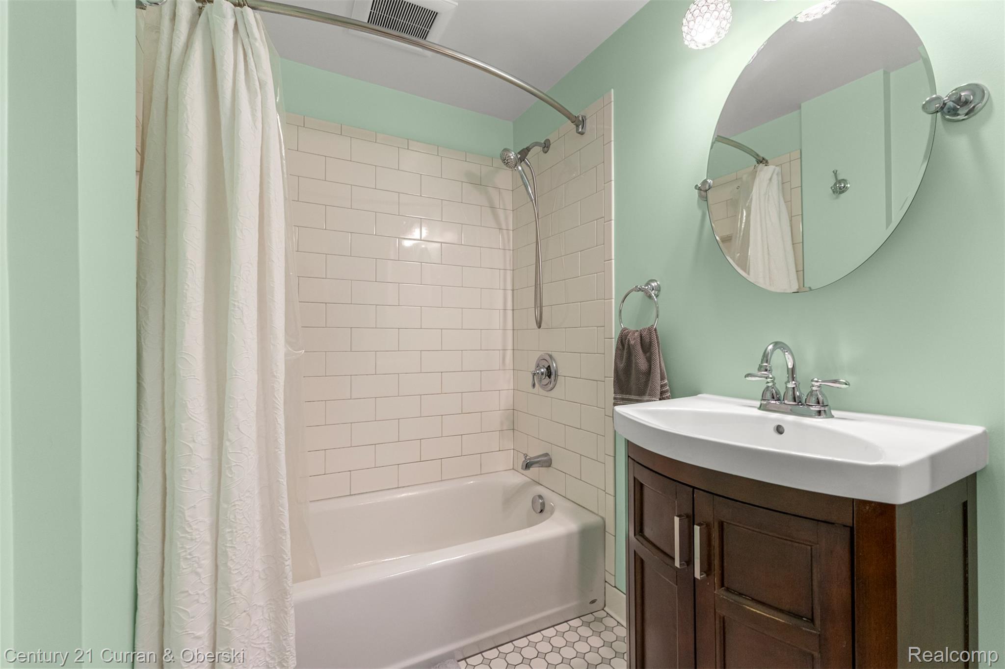 Allen Park, Michigan, 48101, United States, 4 Bedrooms Bedrooms, ,4 BathroomsBathrooms,Residential,For Sale,1982178