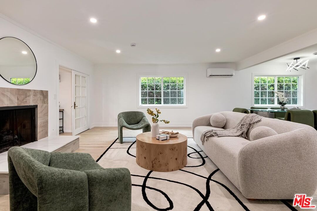 Los Angeles, California, 90064, United States, 3 Bedrooms Bedrooms, ,2 BathroomsBathrooms,Residential,For Sale,1777643