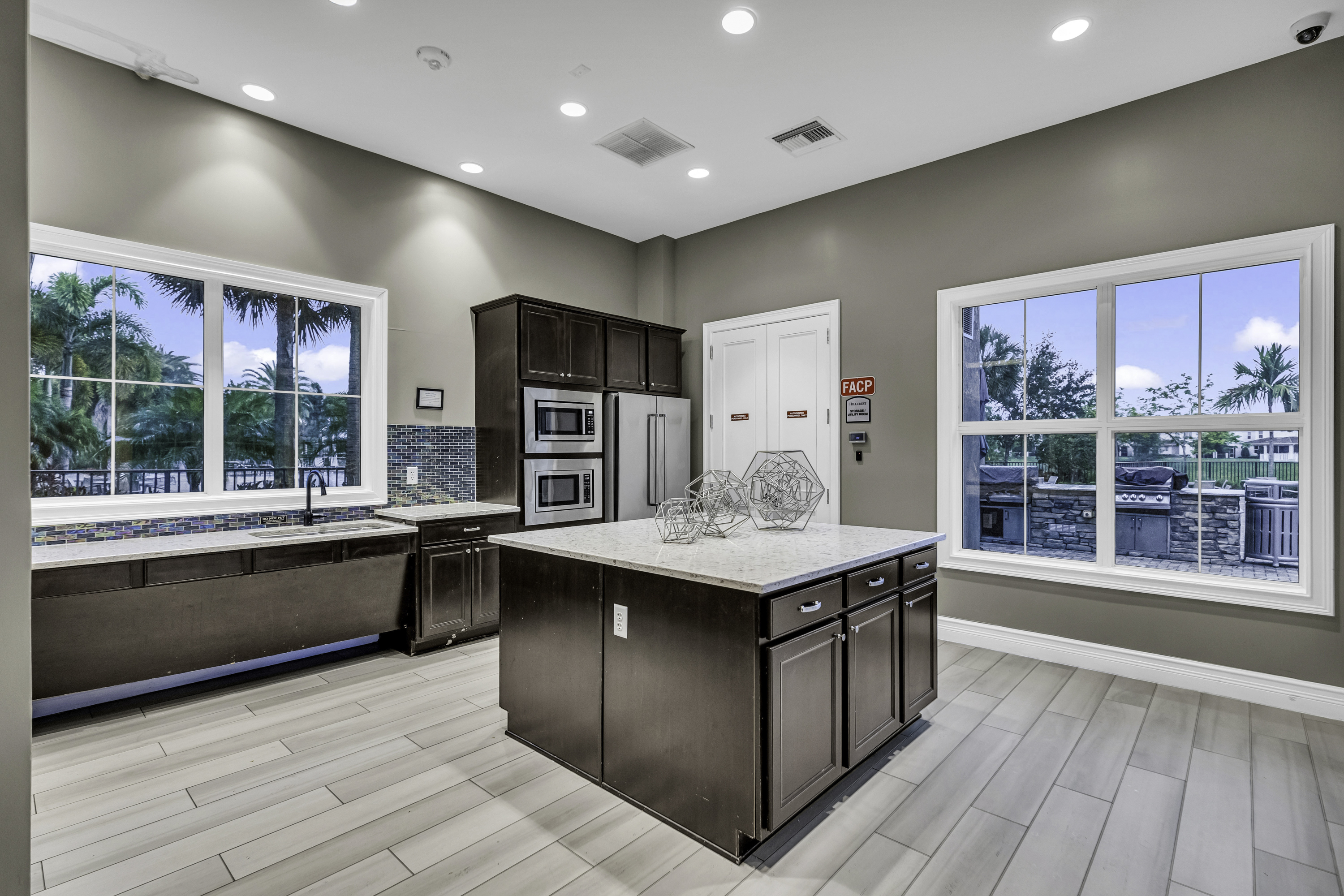  4200 Hillcrest Dr, Hollywood, FL, 33021 - 物件實景