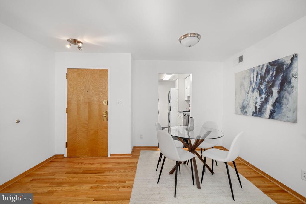 Washington, District of Columbia, 20009, United States, 2 Bedrooms Bedrooms, ,2 BathroomsBathrooms,Residential,For Sale,1981546