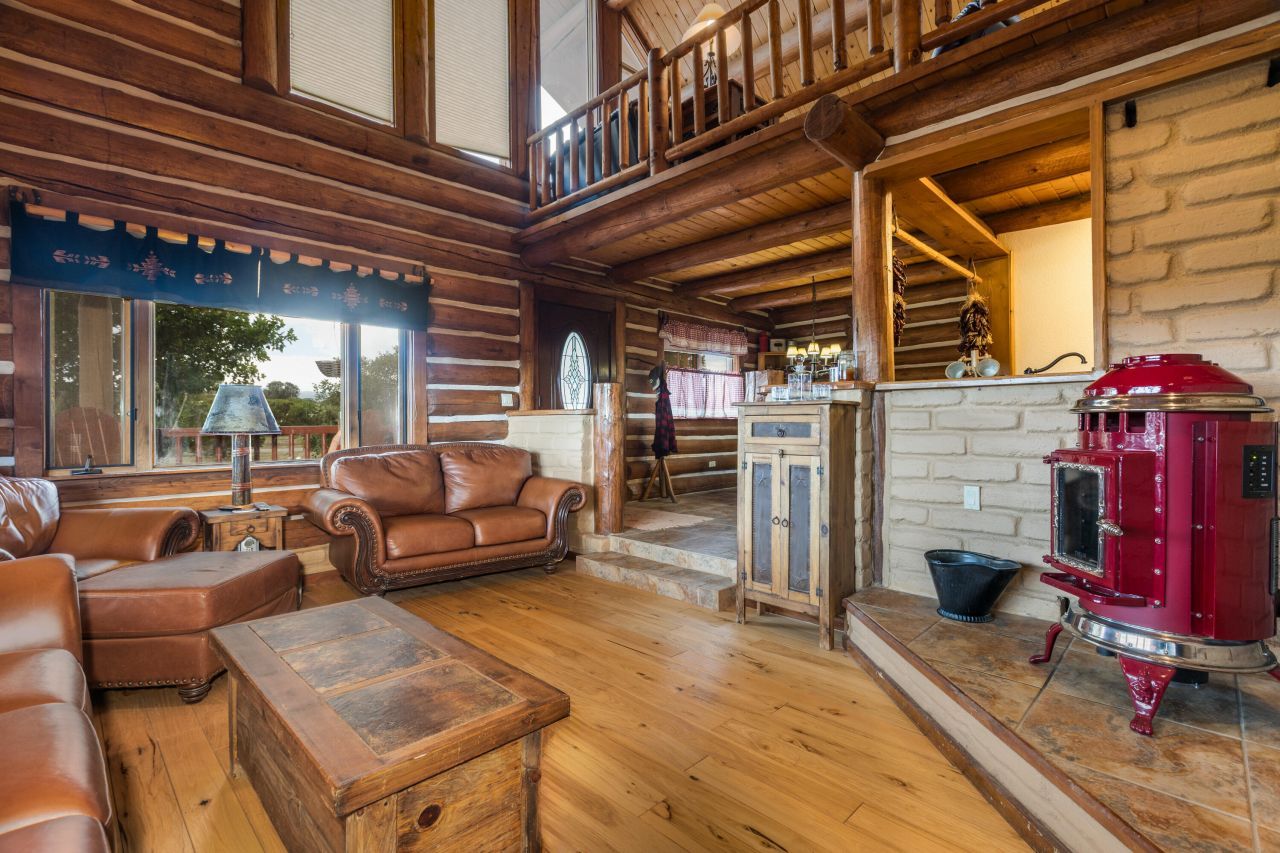 Tijeras, New Mexico, 87059, United States, 3 Bedrooms Bedrooms, ,2 BathroomsBathrooms,Residential,For Sale,1942288