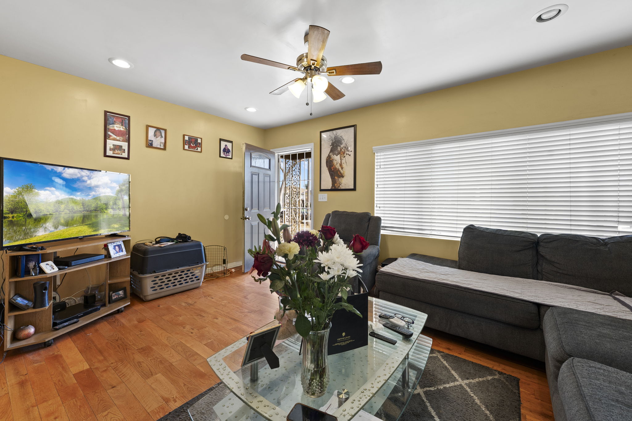 Compton, California, 90220, United States, 3 Bedrooms Bedrooms, ,2 BathroomsBathrooms,Residential,For Sale,1995988