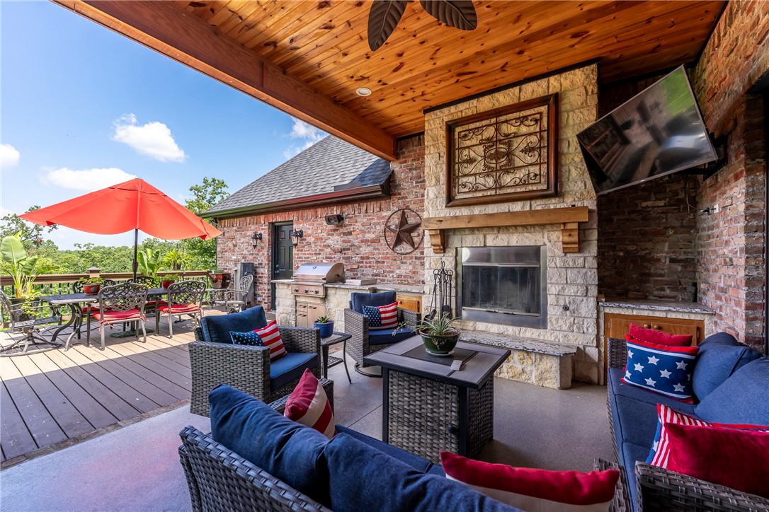 Rogers, Arkansas, 72756, United States, 4 Bedrooms Bedrooms, ,6 BathroomsBathrooms,Residential,For Sale,1987603