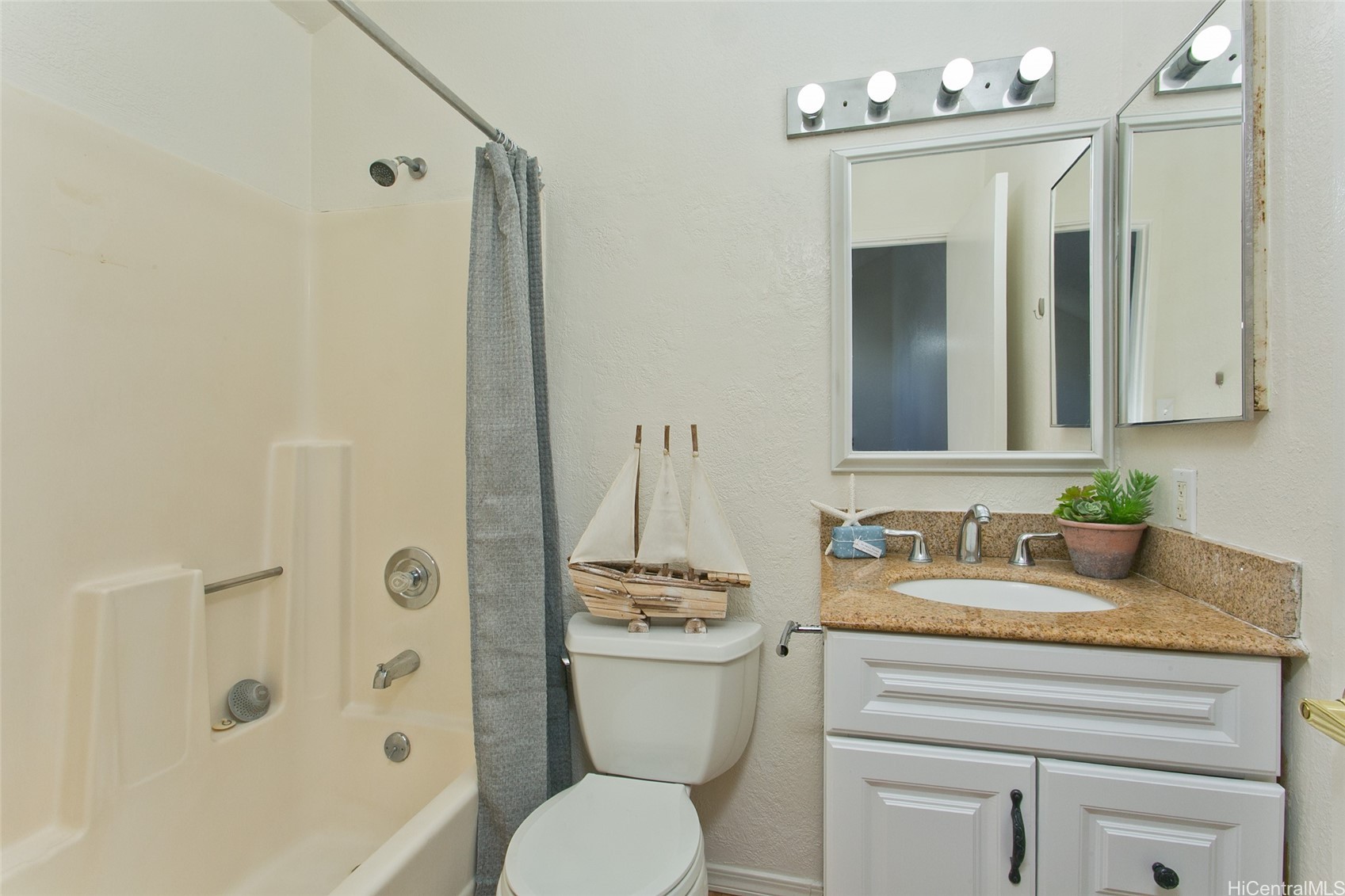 Honolulu, Hawaii, 96818, United States, 2 Bedrooms Bedrooms, ,2 BathroomsBathrooms,Residential,For Sale,1972744