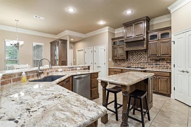 Orange, Texas, 77630, United States, 4 Bedrooms Bedrooms, ,3 BathroomsBathrooms,Residential,For Sale,1896582