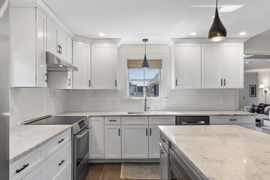 Amesbury, Massachusetts, 01913, United States, 2 Bedrooms Bedrooms, ,2 BathroomsBathrooms,Residential,For Sale,2049079