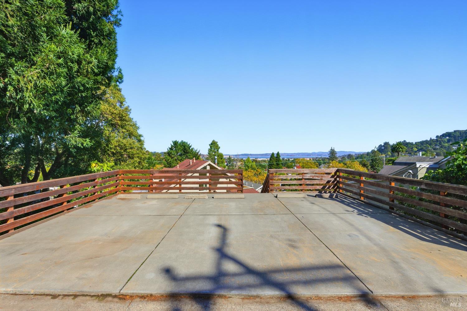 Corte Madera, California, 94925, United States, 6 Bedrooms Bedrooms, ,3 BathroomsBathrooms,Residential,For Sale,1986479