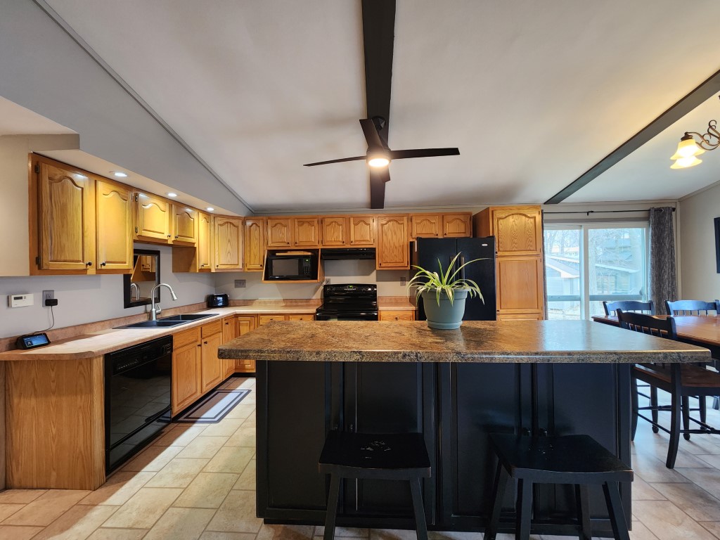 Clear Lake, Iowa, 50428, United States, 3 Bedrooms Bedrooms, ,1 BathroomBathrooms,Residential,For Sale,1937165