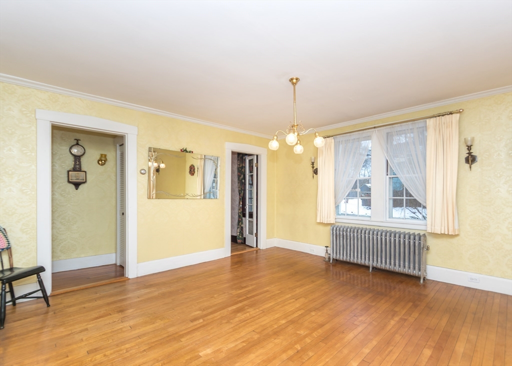 Waltham, Massachusetts, 02451, United States, 5 Bedrooms Bedrooms, ,3 BathroomsBathrooms,Residential,For Sale,1708573