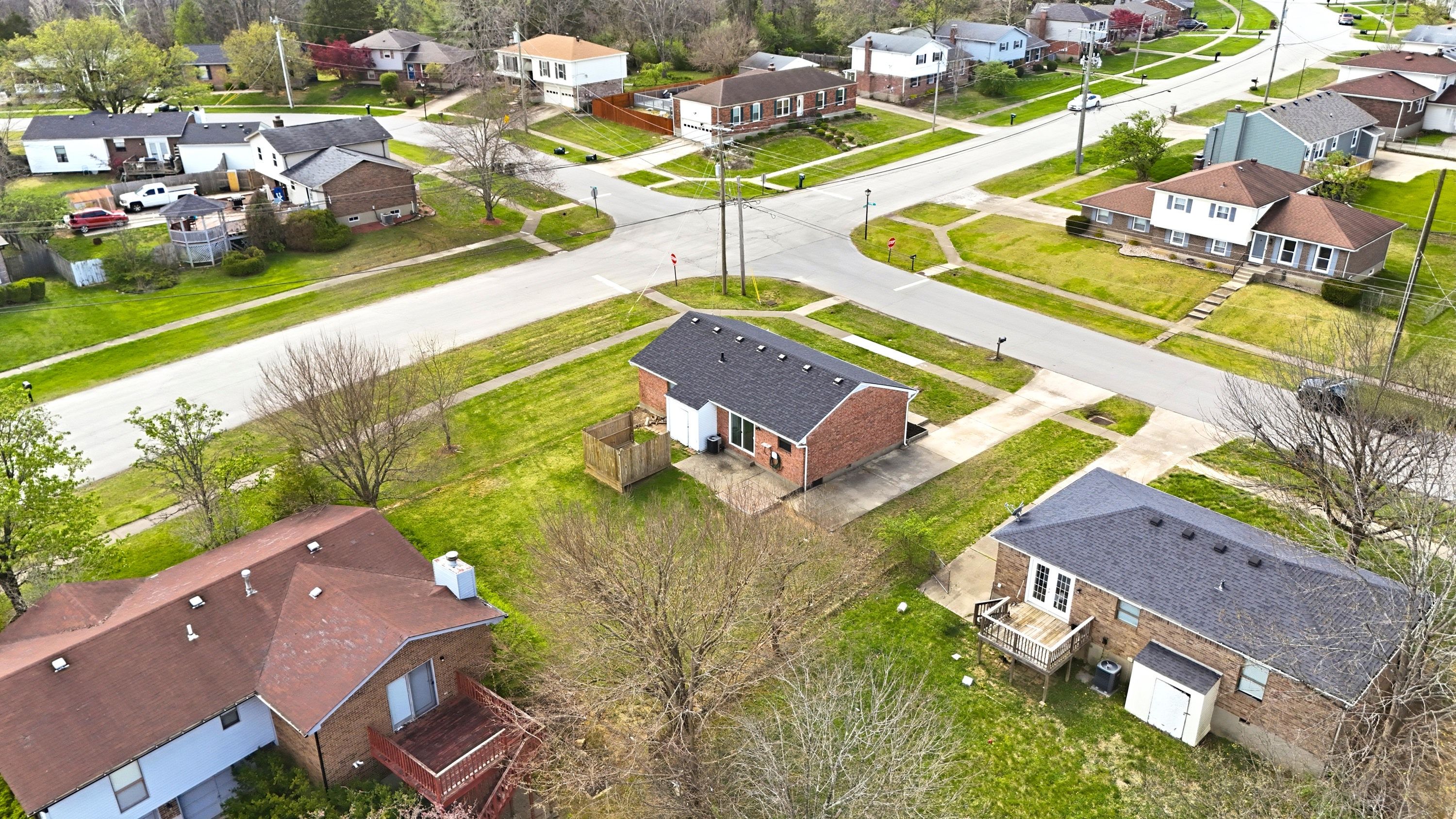  4319 Chenwood Lane, Louisville, KY 40299 - 物件實景