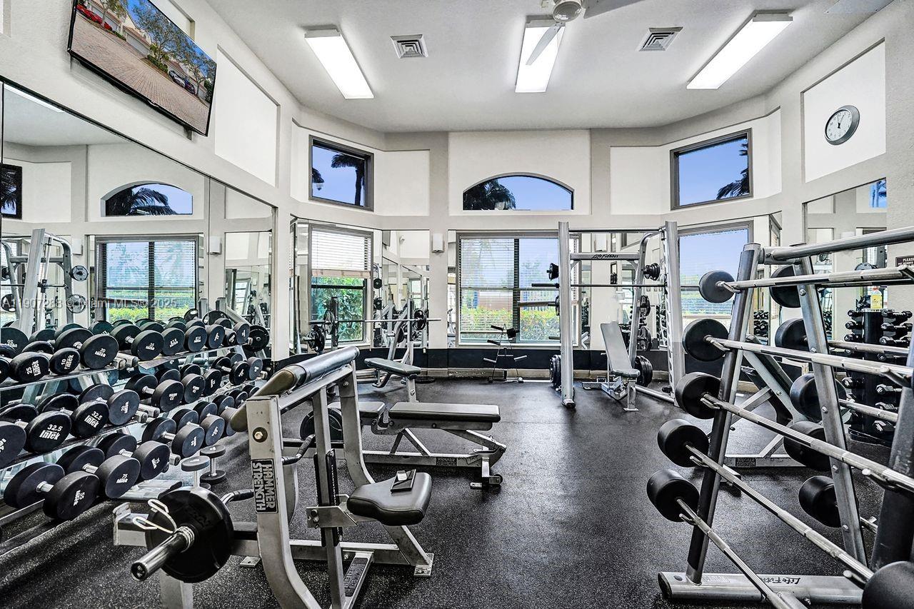 Hollywood, Florida, 33019, United States, 3 Bedrooms Bedrooms, ,3 BathroomsBathrooms,Residential,For Sale,1989592