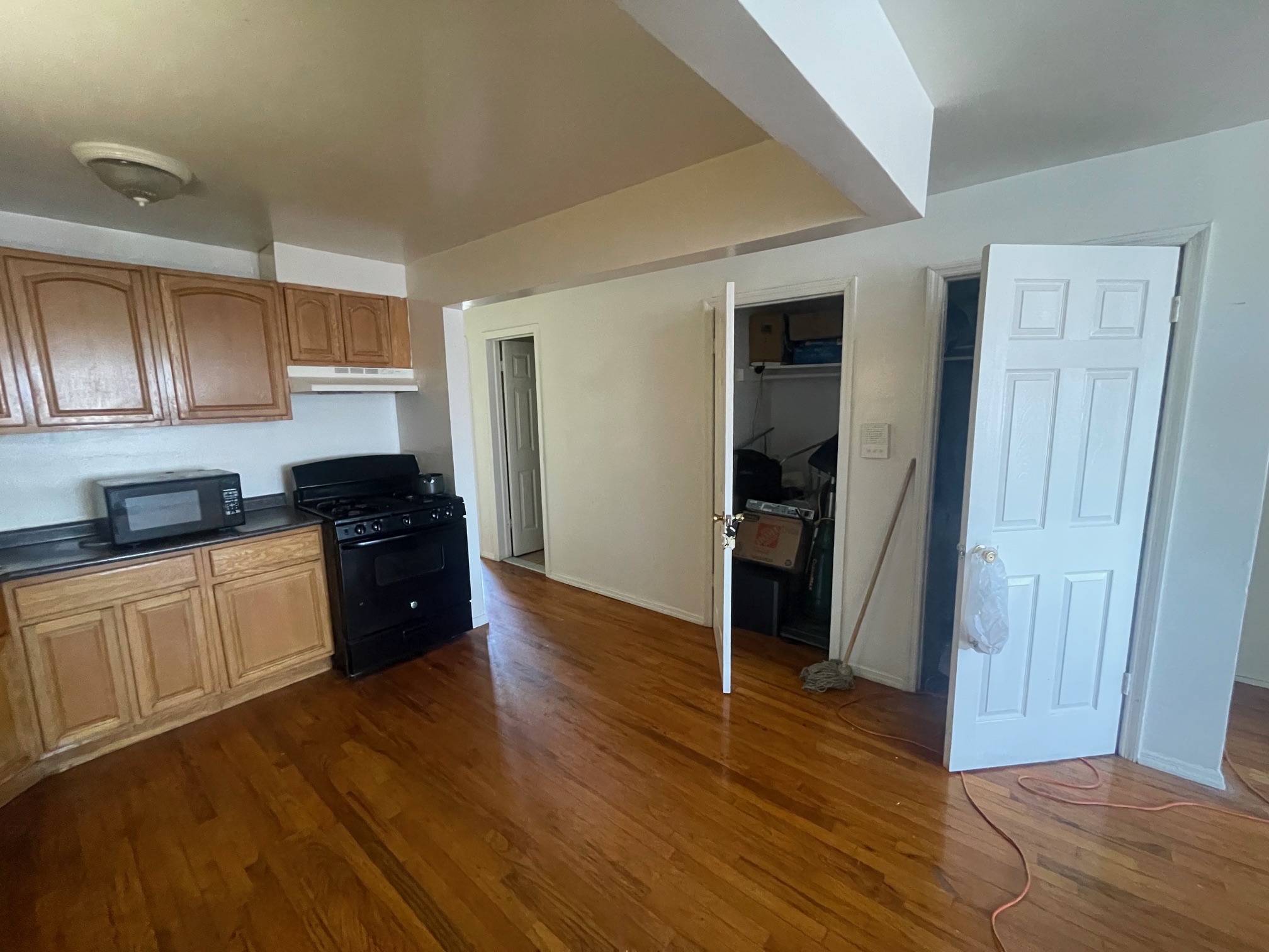 Far Rockaway, New York, 11691, United States, 8 Bedrooms Bedrooms, ,5 BathroomsBathrooms,Residential,For Sale,1730801