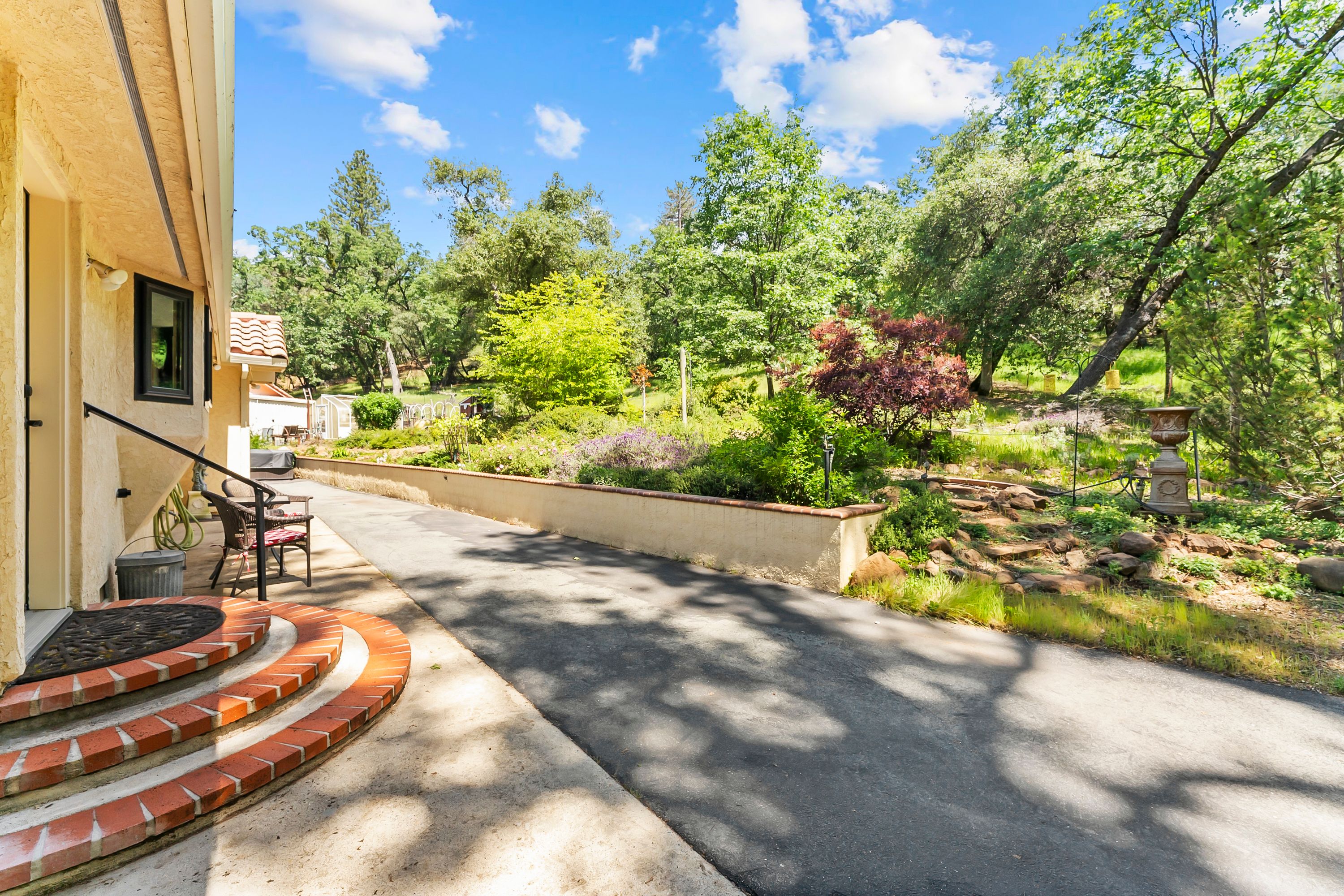  21 Acres - Gated - Renovated - 物件實景