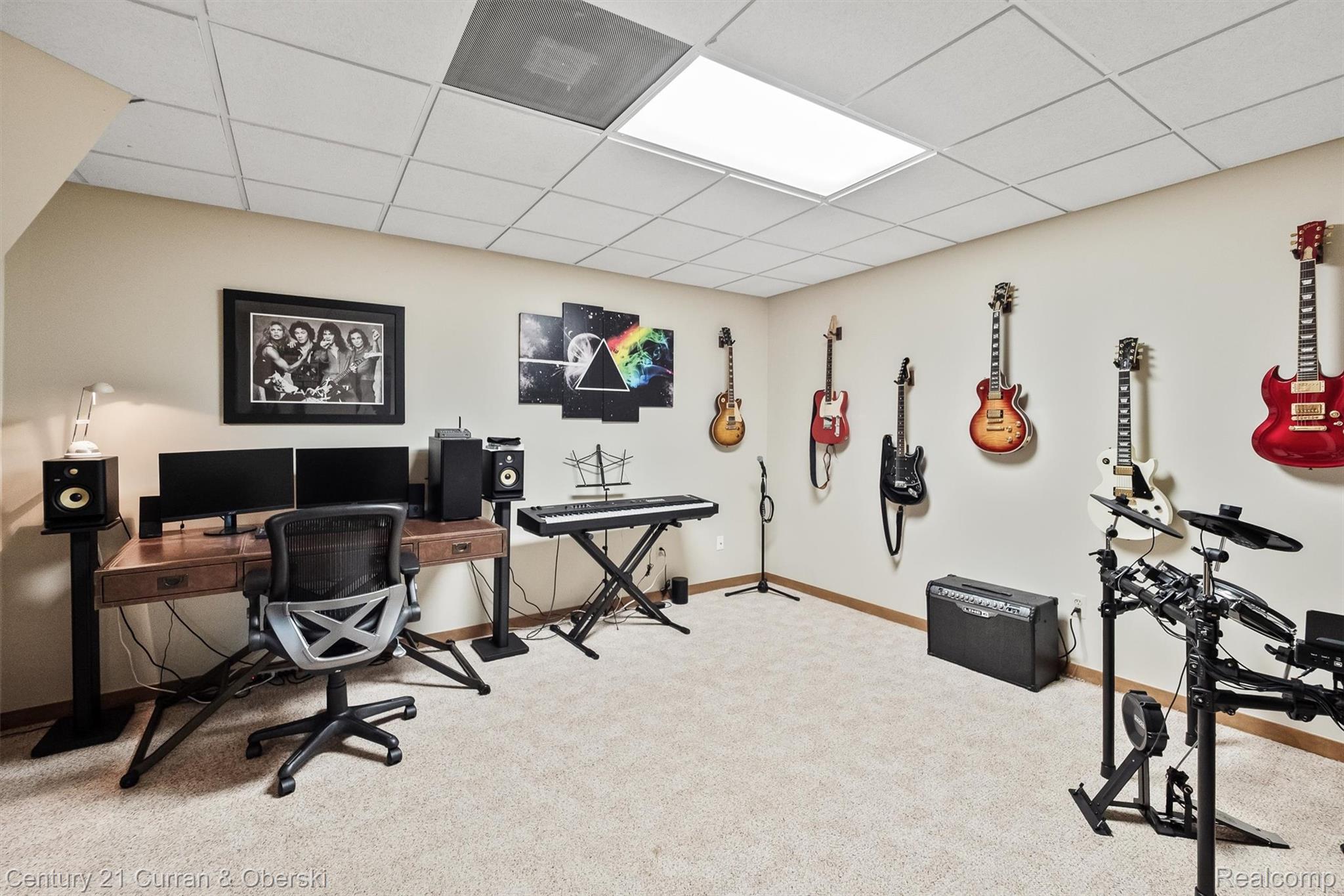 Northville, Michigan, 48167, United States, 4 Bedrooms Bedrooms, ,4 BathroomsBathrooms,Residential,For Sale,1923086