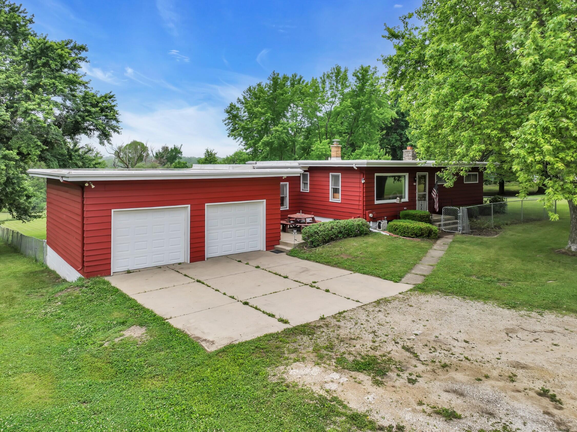 Whitewater, Wisconsin, 53190, United States, 5 Bedrooms Bedrooms, ,2 BathroomsBathrooms,Residential,For Sale,1877600