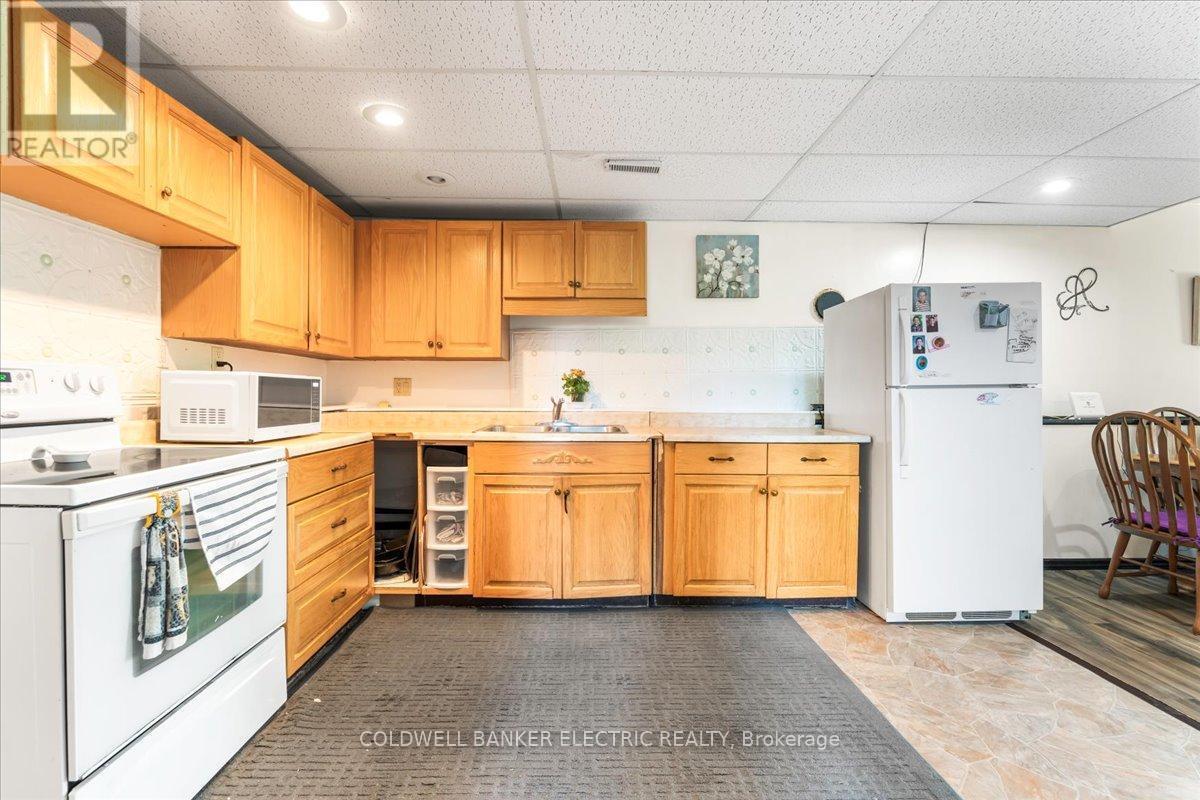 PRINCE EDWARD COUNTY (AMELIASBURG WARD), Ontario, K0K 1A0, CA, 5 Bedrooms Bedrooms, ,2 BathroomsBathrooms,Residential,For Sale,1867641
