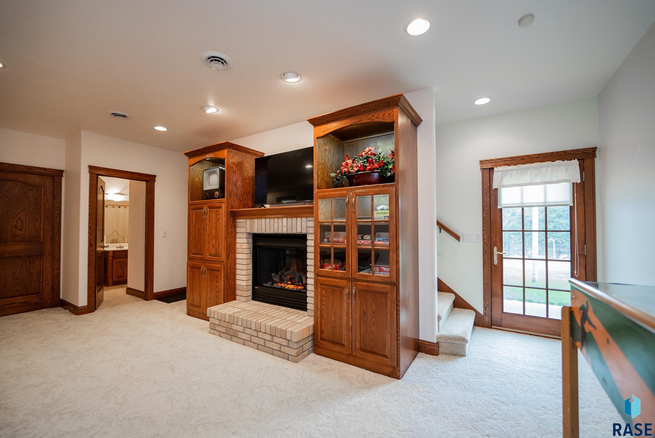 Yankton, South Dakota, 57078, United States, 6 Bedrooms Bedrooms, ,4 BathroomsBathrooms,Residential,For Sale,1975294