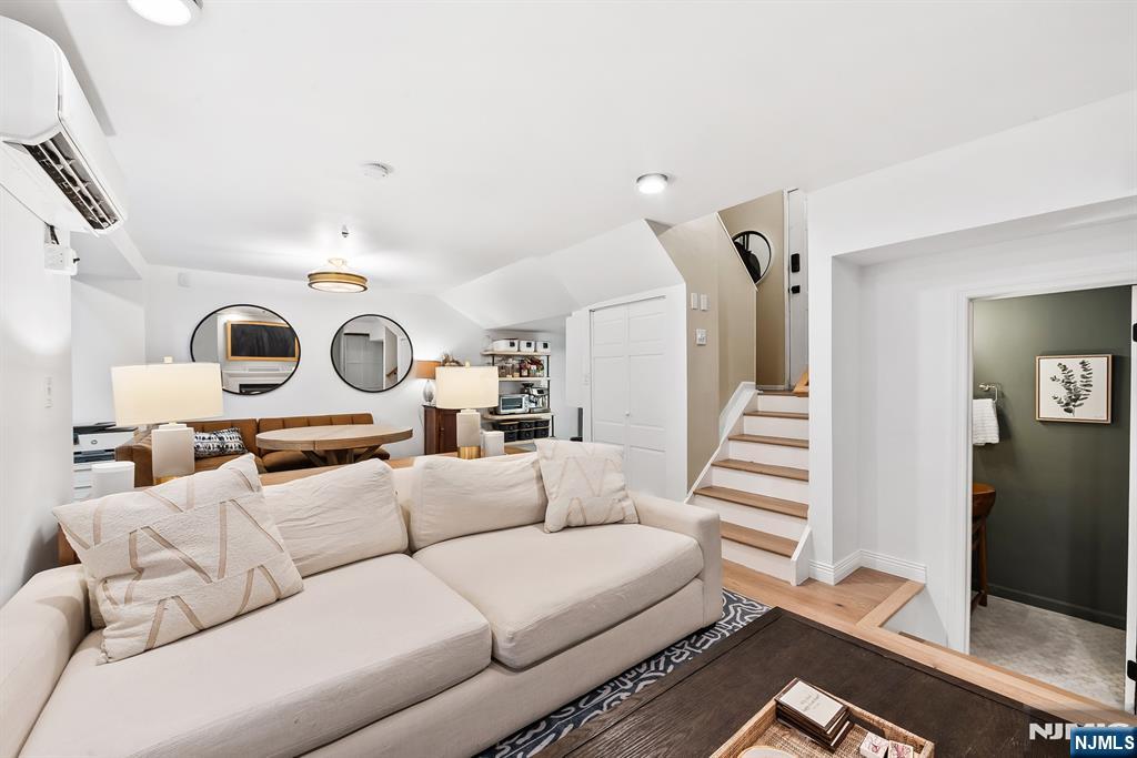 Hoboken, New Jersey, 07030, United States, 1 Bedroom Bedrooms, ,2 BathroomsBathrooms,Residential,For Sale,1987541