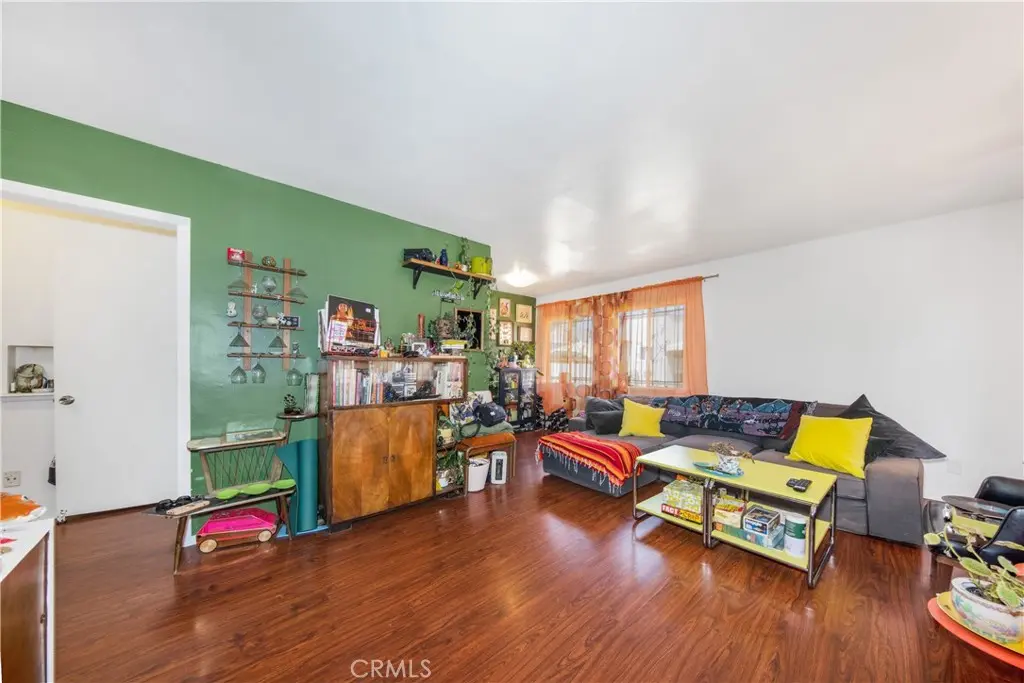 Los Angeles, California, 90016, United States, 4 Bedrooms Bedrooms, ,2 BathroomsBathrooms,Residential,For Sale,1979320