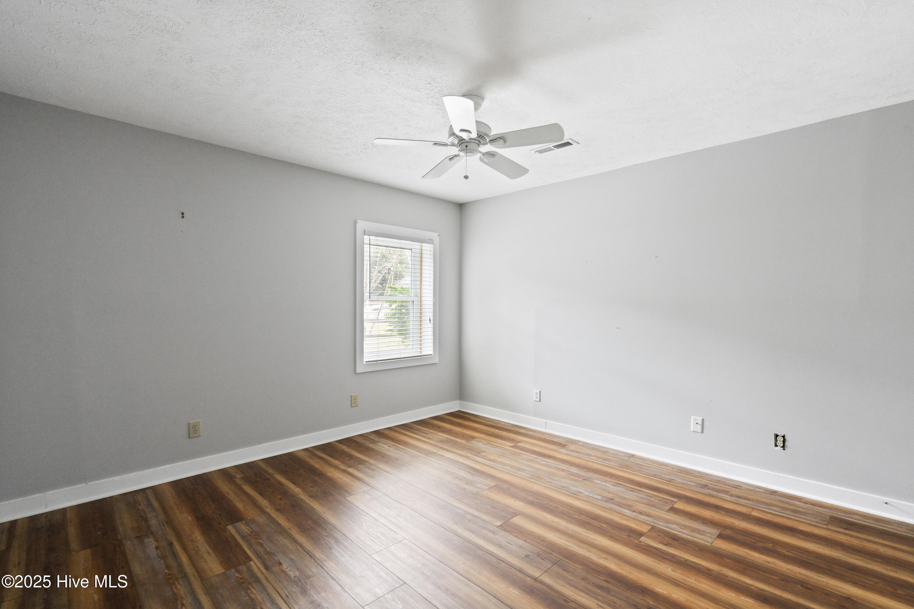 Emerald Isle, North Carolina, 28594, United States, 3 Bedrooms Bedrooms, ,3 BathroomsBathrooms,Residential,For Sale,1991113