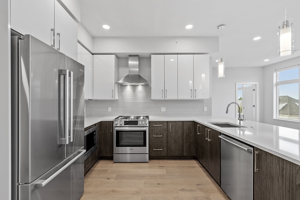 Somerville, Massachusetts, 02143, United States, 2 Bedrooms Bedrooms, ,2 BathroomsBathrooms,Residential,For Sale,1737786