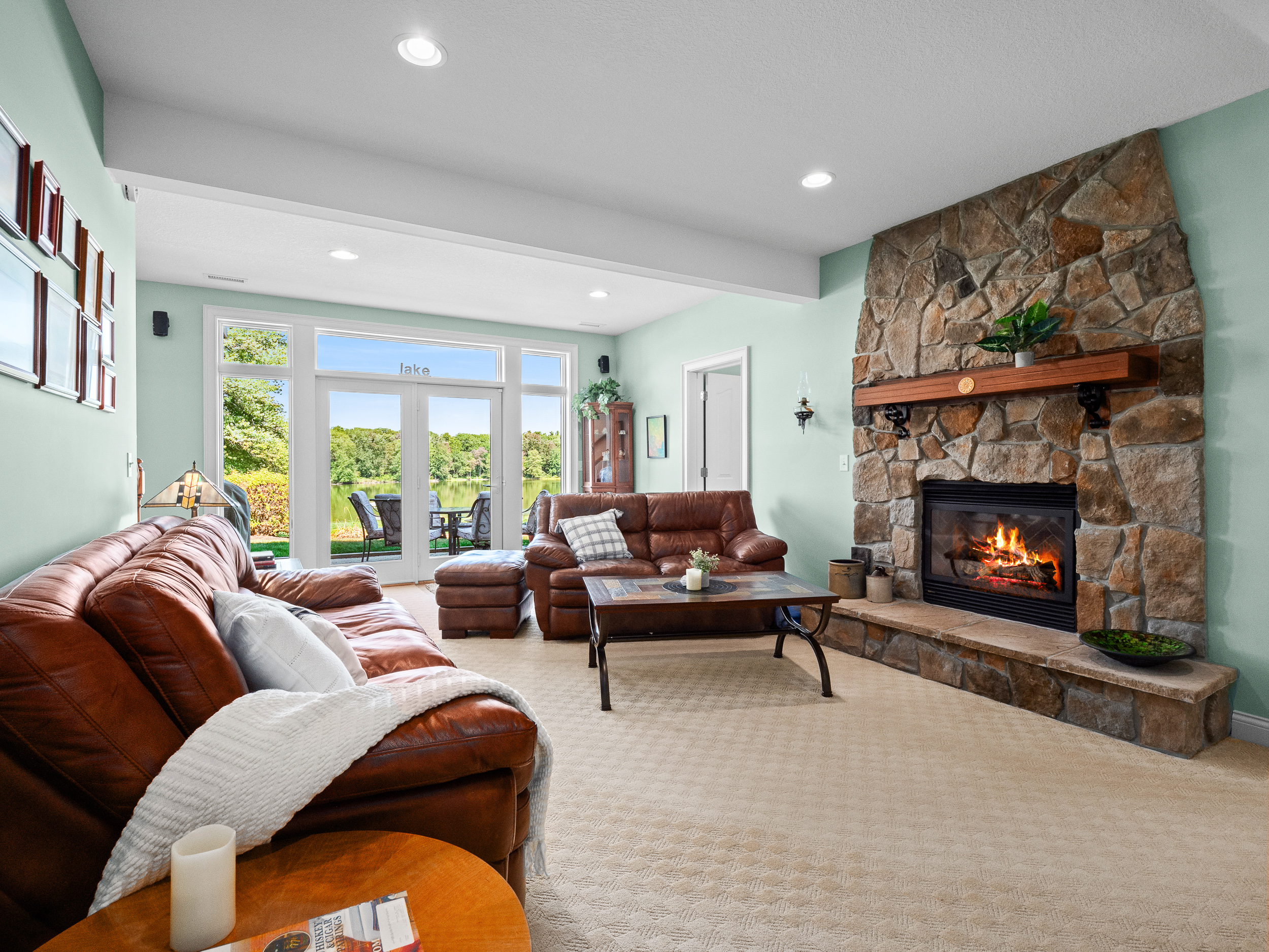  Stunning Updated Ranch with Finished Walk-Out Lower Level - 物件實景