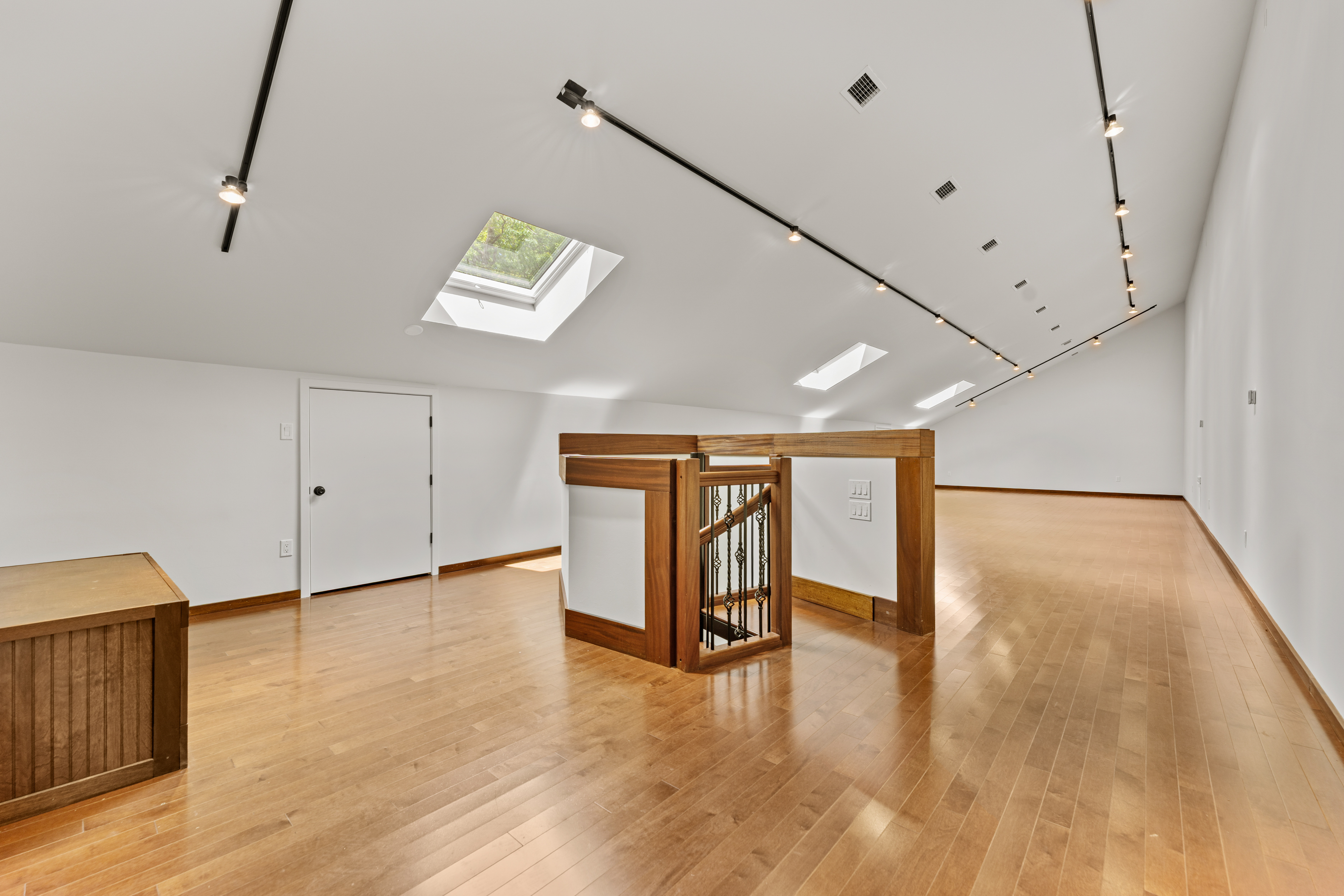  Striking Custom Home Set on 3.49 Private Acres in Wildwood - 物件實景