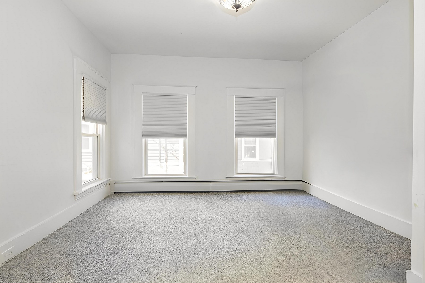  Spacious & Renovated Rutland City Charmer - 物件實景