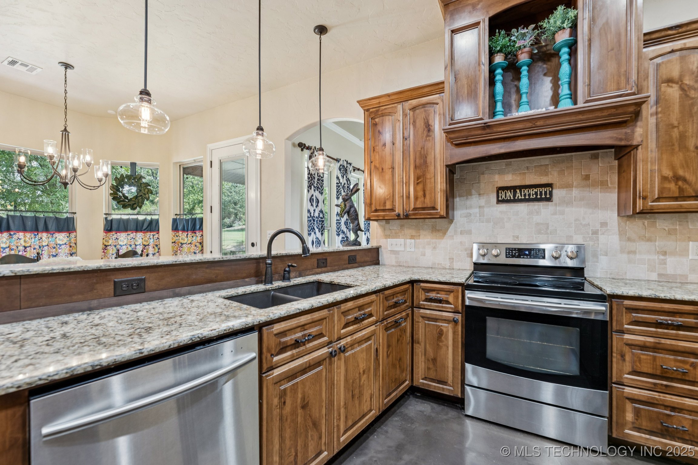 Sapulpa, Oklahoma, 74066, United States, 4 Bedrooms Bedrooms, ,4 BathroomsBathrooms,Residential,For Sale,1940003