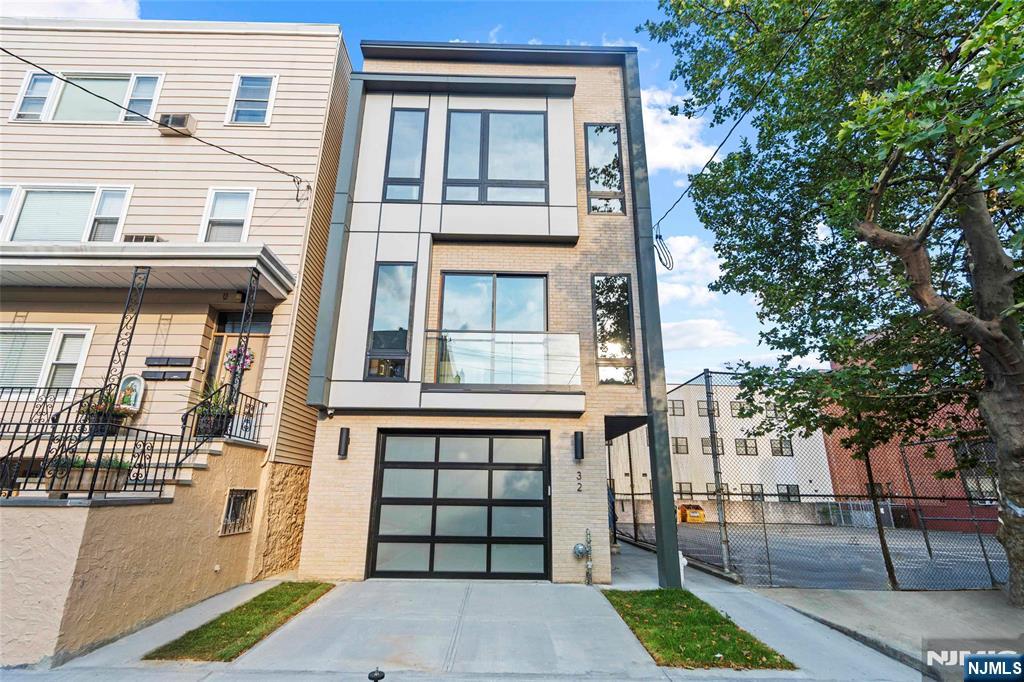 Jersey City, New Jersey, 07307, United States, 3 Bedrooms Bedrooms, ,3 BathroomsBathrooms,Residential,For Sale,2002133