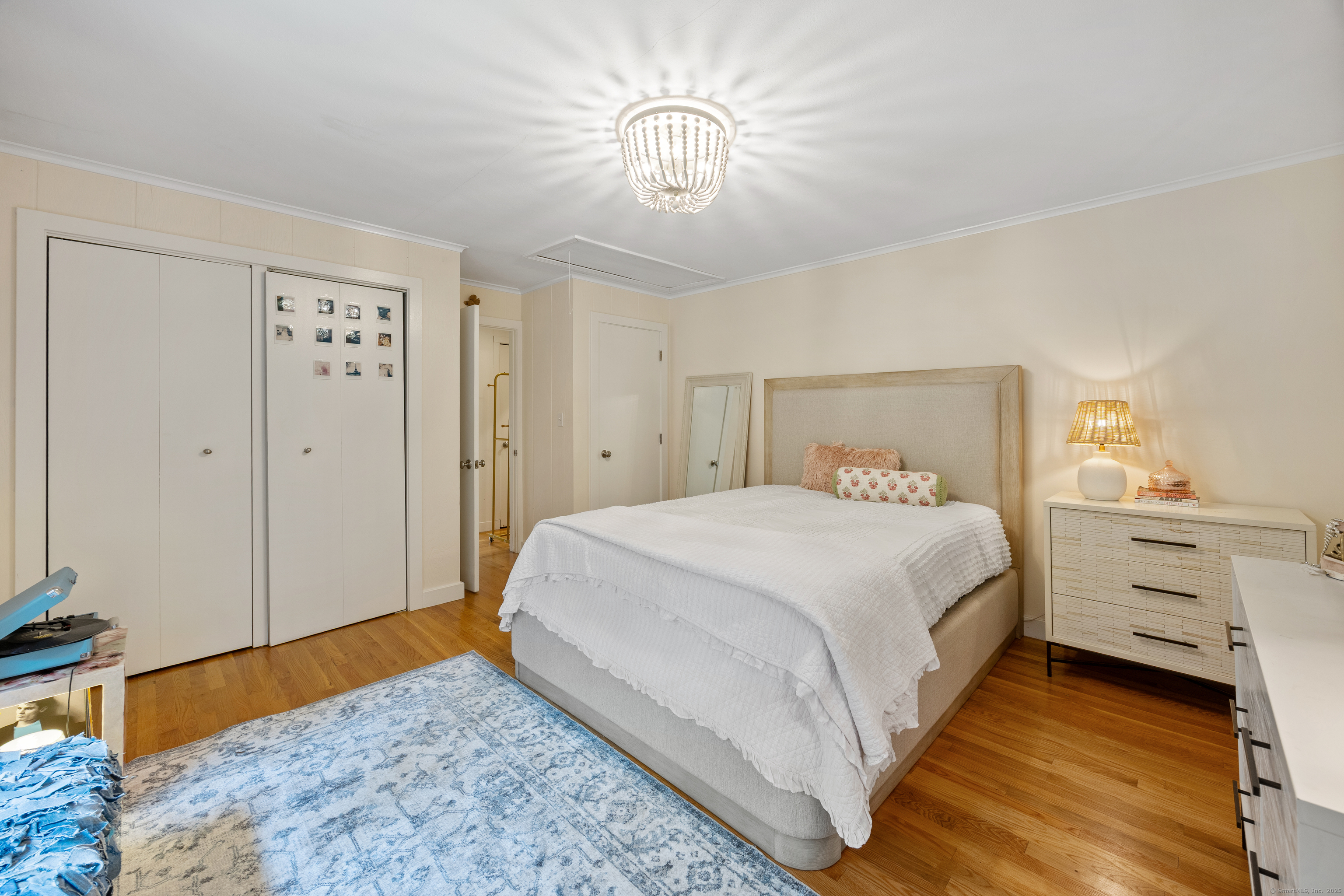 Woodbridge, Connecticut, 06525, United States, 3 Bedrooms Bedrooms, ,4 BathroomsBathrooms,Residential,For Sale,1912137