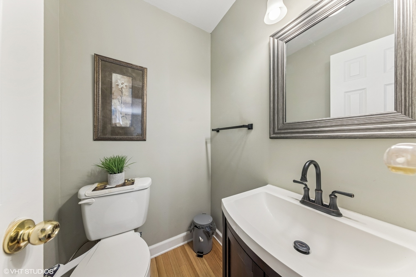 Glen Ellyn, Illinois, 60137, United States, 4 Bedrooms Bedrooms, ,3 BathroomsBathrooms,Residential,For Sale,1827602