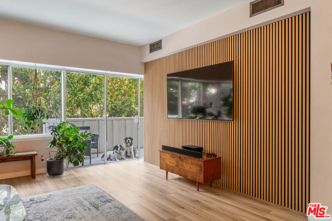 Los Angeles, California, 90046, United States, 2 Bedrooms Bedrooms, ,2 BathroomsBathrooms,Residential,For Sale,1940758