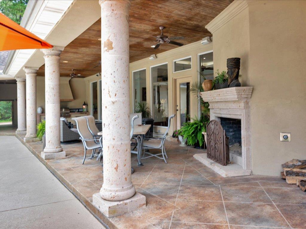 Lufkin, Texas, 75901, United States, 4 Bedrooms Bedrooms, ,5 BathroomsBathrooms,Residential,For Sale,1979665