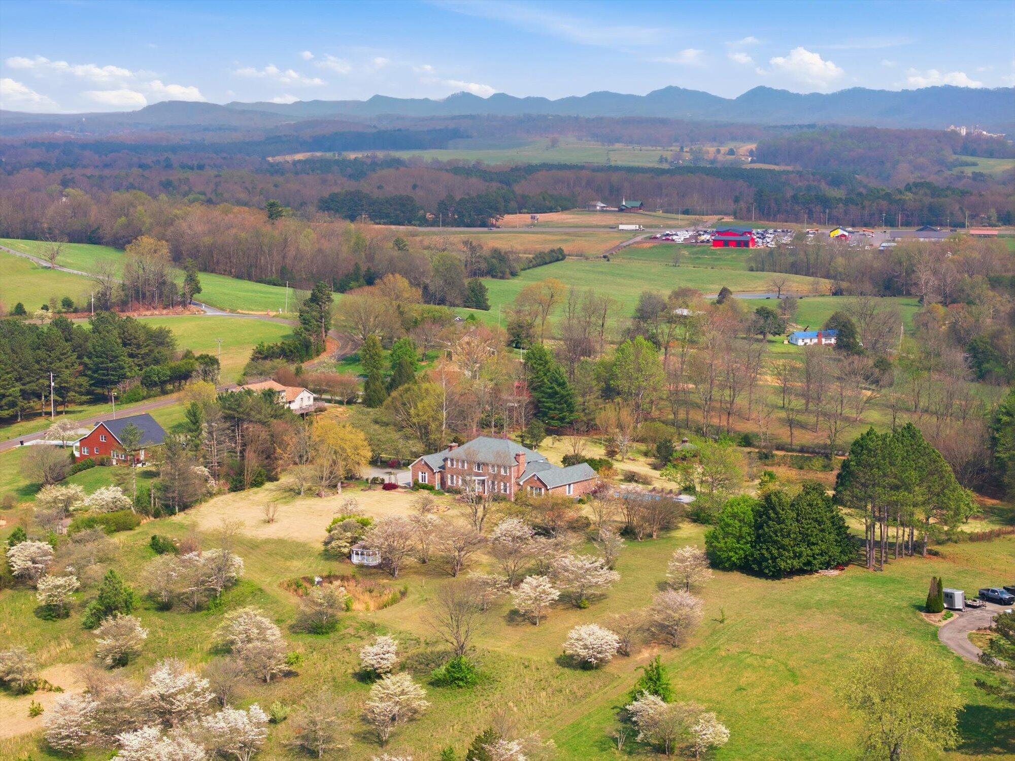 Athens, Tennessee, 37303, United States, 4 Bedrooms Bedrooms, ,4 BathroomsBathrooms,Residential,For Sale,2031458