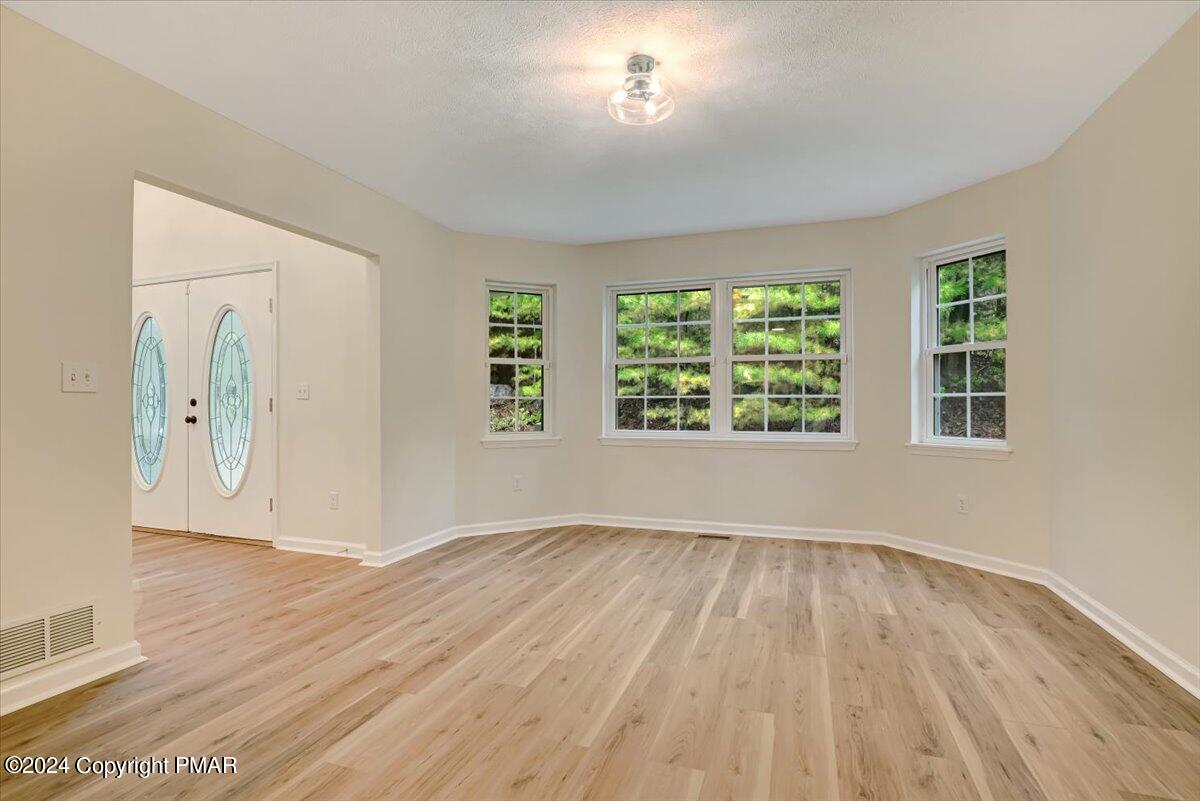 Stroudsburg, Pennsylvania, 18360, United States, 4 Bedrooms Bedrooms, ,3 BathroomsBathrooms,Residential,For Sale,1858014