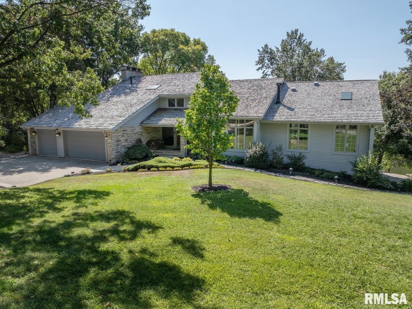 Macomb, Illinois, 61455, United States, 6 Bedrooms Bedrooms, ,5 BathroomsBathrooms,Residential,For Sale,1982236