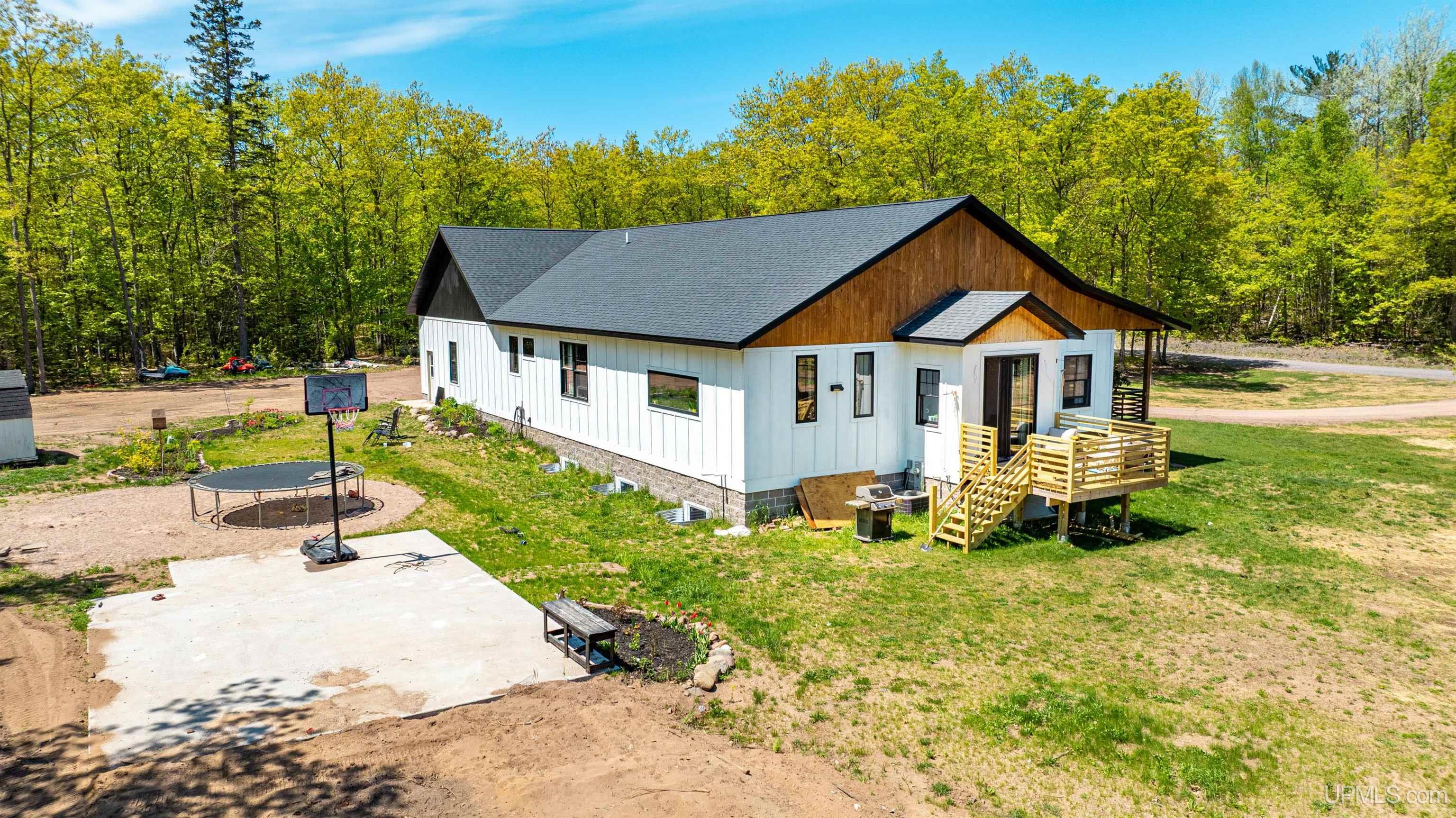 Hancock, Michigan, 49930, United States, 5 Bedrooms Bedrooms, ,3 BathroomsBathrooms,Residential,For Sale,1920535