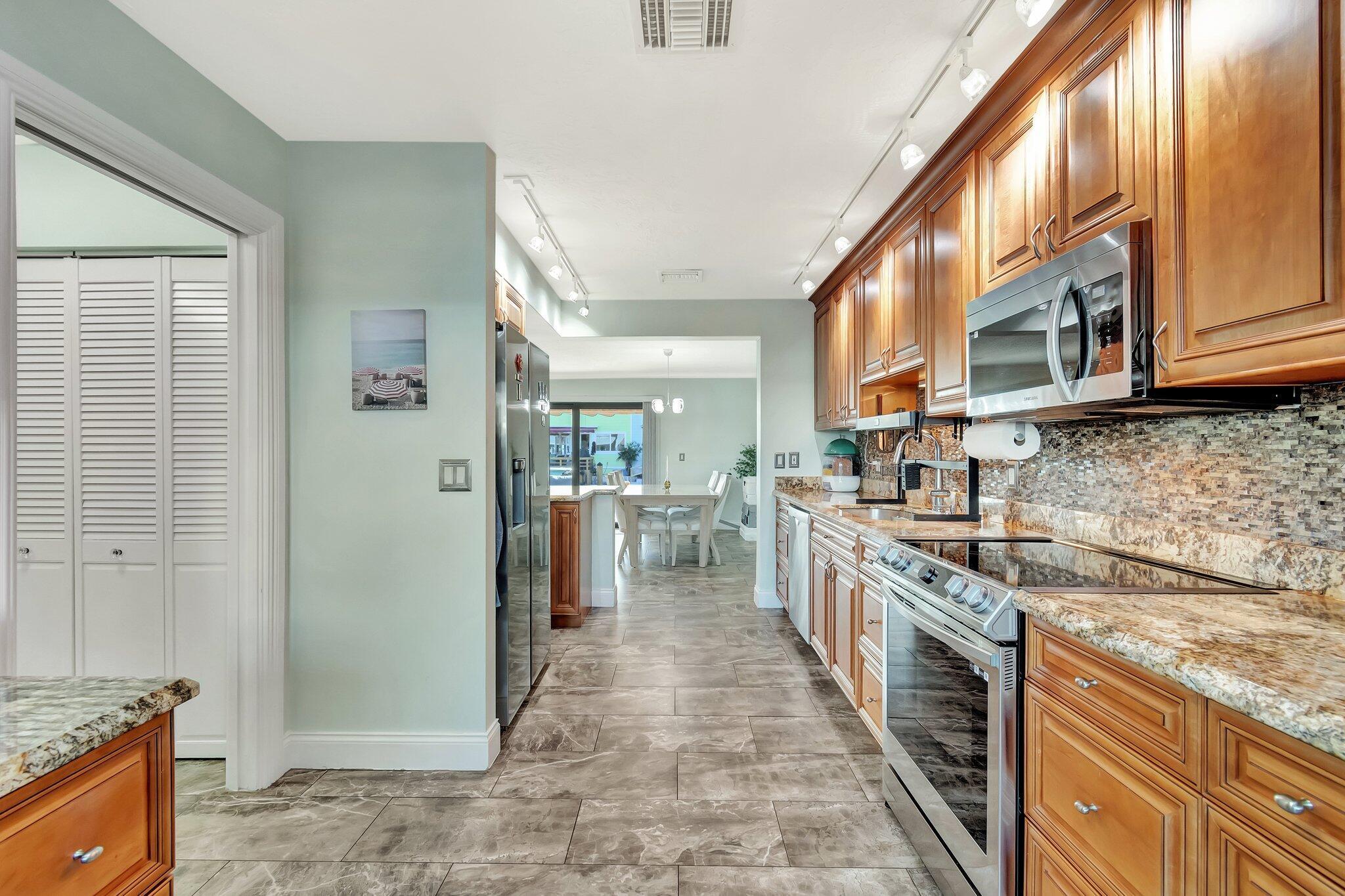 Boynton Beach, Florida, 33435, United States, 2 Bedrooms Bedrooms, ,3 BathroomsBathrooms,Residential,For Sale,1927808