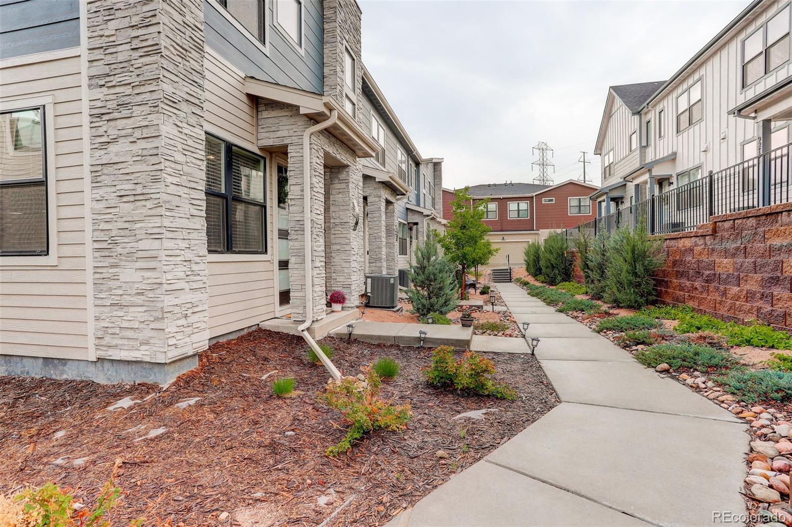 Littleton, Colorado, 80125, United States, 3 Bedrooms Bedrooms, ,3 BathroomsBathrooms,Residential,For Sale,1805241