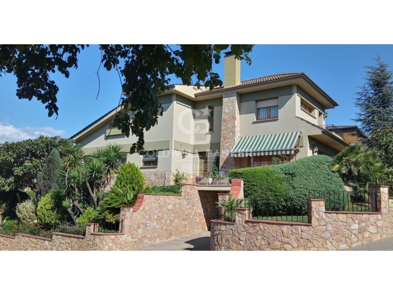 Girona, La Bisbal d'Empord?, La Bisbal d'Empord?, La Bisbal d'Empordà, Catalonia, ES, 4 Bedrooms Bedrooms, ,1 BathroomBathrooms,Residential,For Sale,Girona, La Bisbal d'Empord?, La Bisbal d'Empord?,1448680
