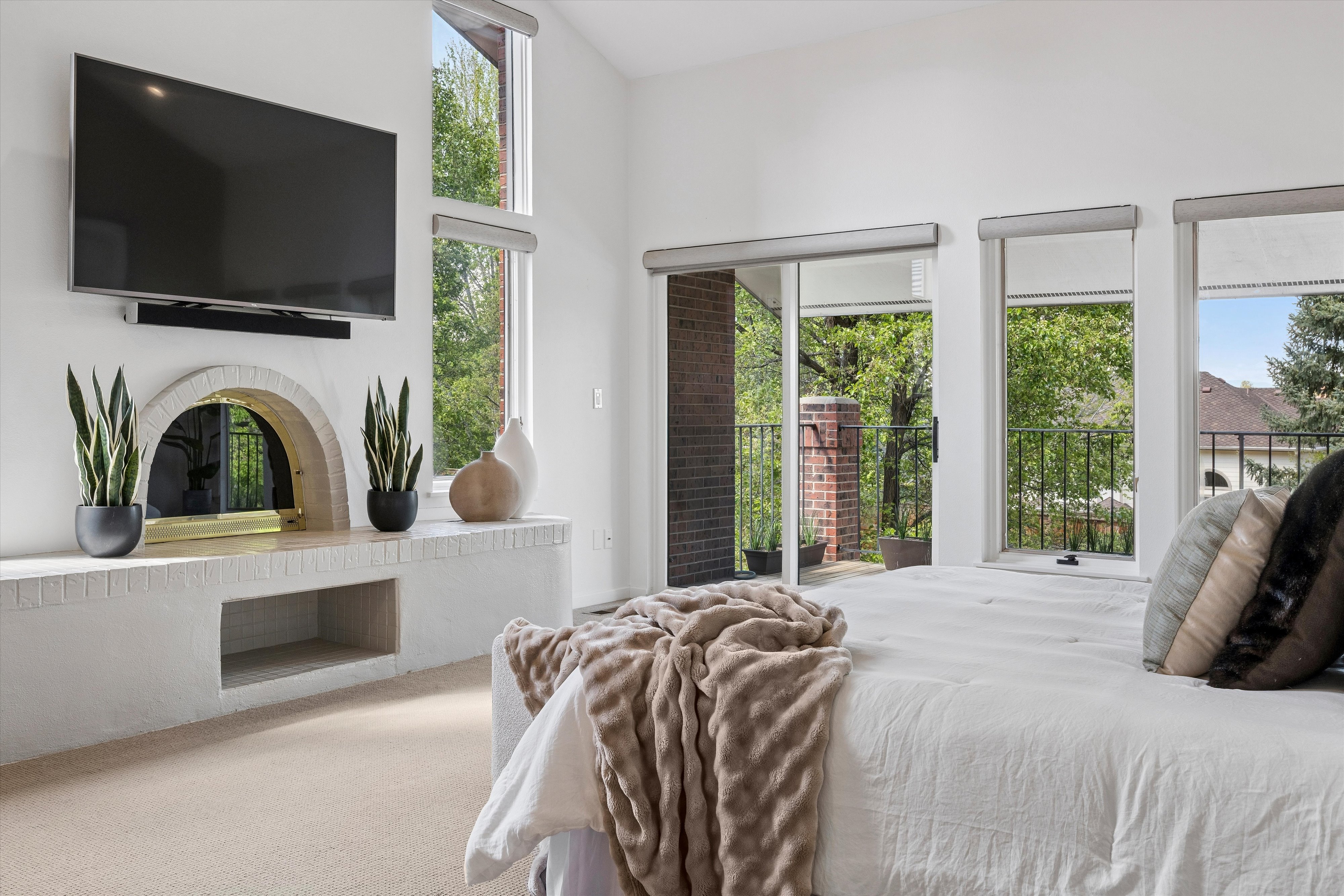  A Rare Offering: Five Bedrooms & Four Bathrooms Thoughtfully Designed Townhome - 物件實景
