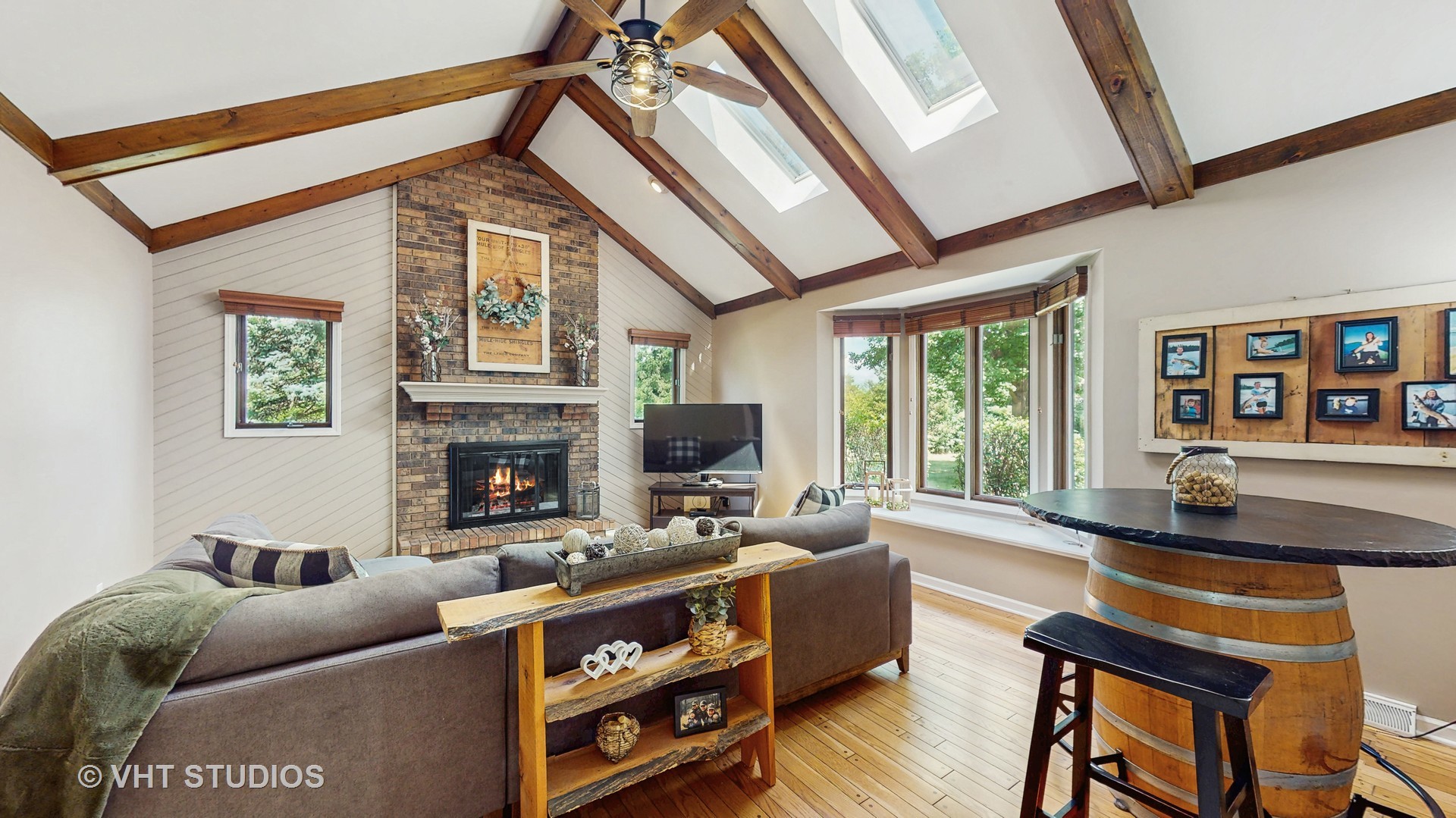 St. Charles, Illinois, 60175, United States, 4 Bedrooms Bedrooms, ,3 BathroomsBathrooms,Residential,For Sale,1889626