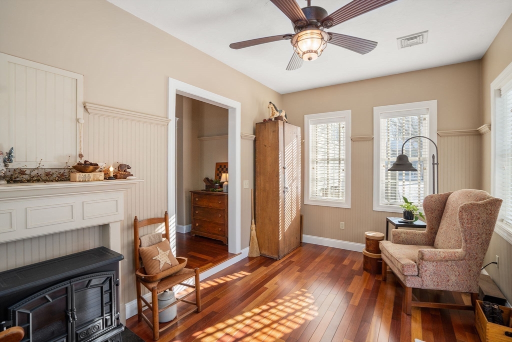 Uxbridge, Massachusetts, 01569, United States, 2 Bedrooms Bedrooms, ,2 BathroomsBathrooms,Residential,For Sale,2006333