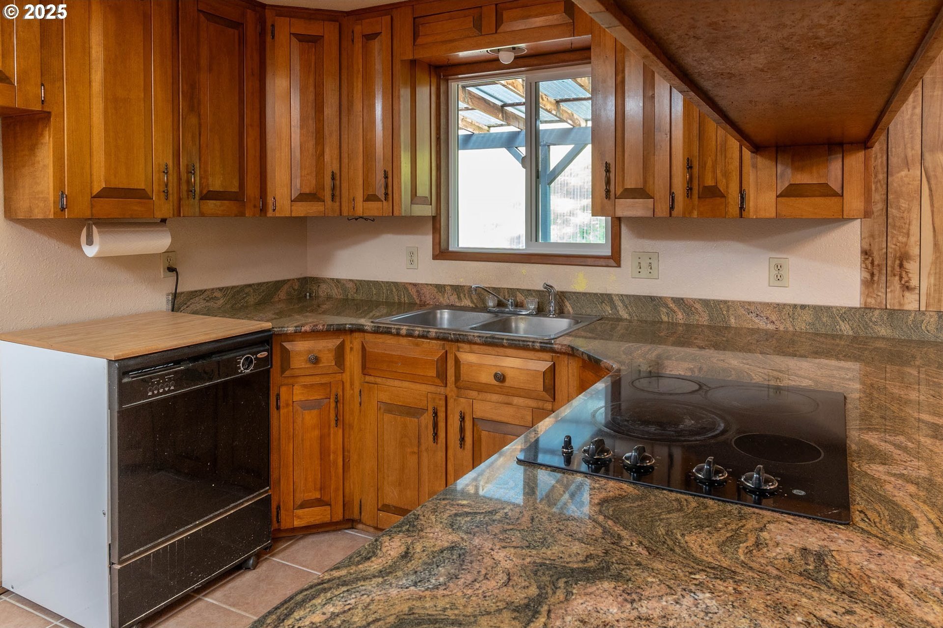 Myrtle Point, Oregon, 97458, United States, 3 Bedrooms Bedrooms, ,3 BathroomsBathrooms,Residential,For Sale,1975614