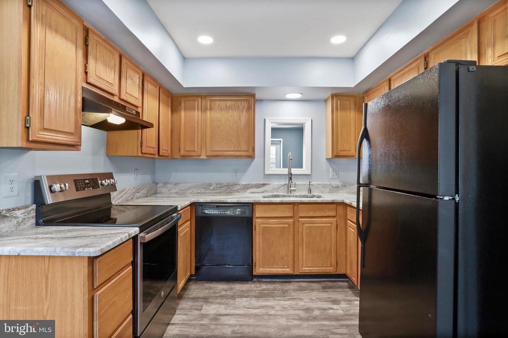 Sterling, Virginia, 20164, United States, 2 Bedrooms Bedrooms, ,3 BathroomsBathrooms,Residential,For Sale,2015095