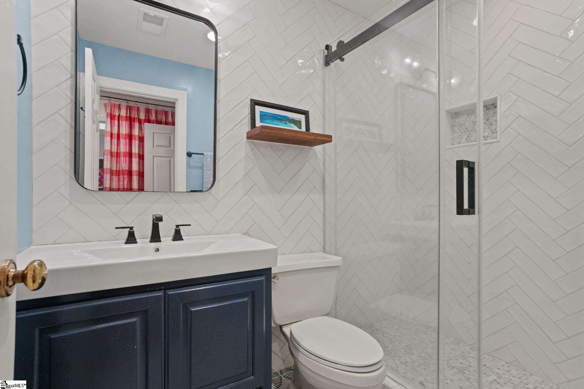 Simpsonville, South Carolina, 29681, United States, 5 Bedrooms Bedrooms, ,5 BathroomsBathrooms,Residential,For Sale,1988103