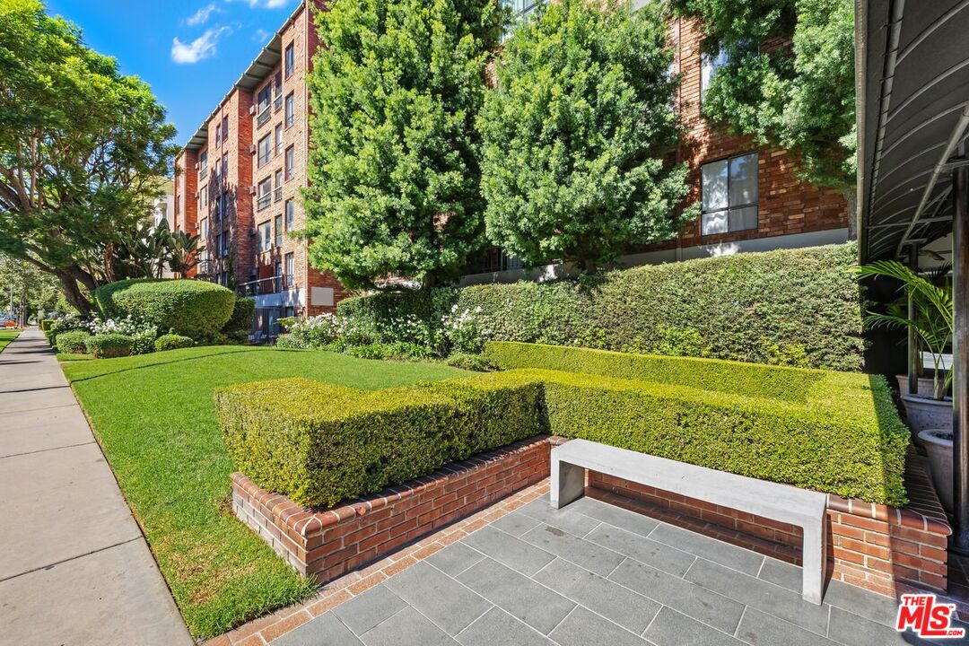 Los Angeles, California, 90024, United States, 2 Bedrooms Bedrooms, ,1 BathroomBathrooms,Residential,For Sale,1948814