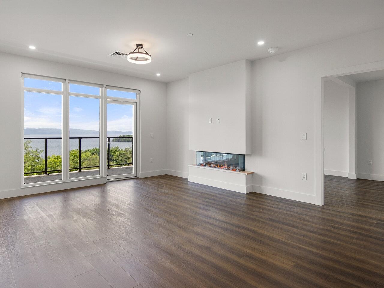 Burlington, Vermont, 05401, United States, 2 Bedrooms Bedrooms, ,1 BathroomBathrooms,Residential,For Sale,1777714