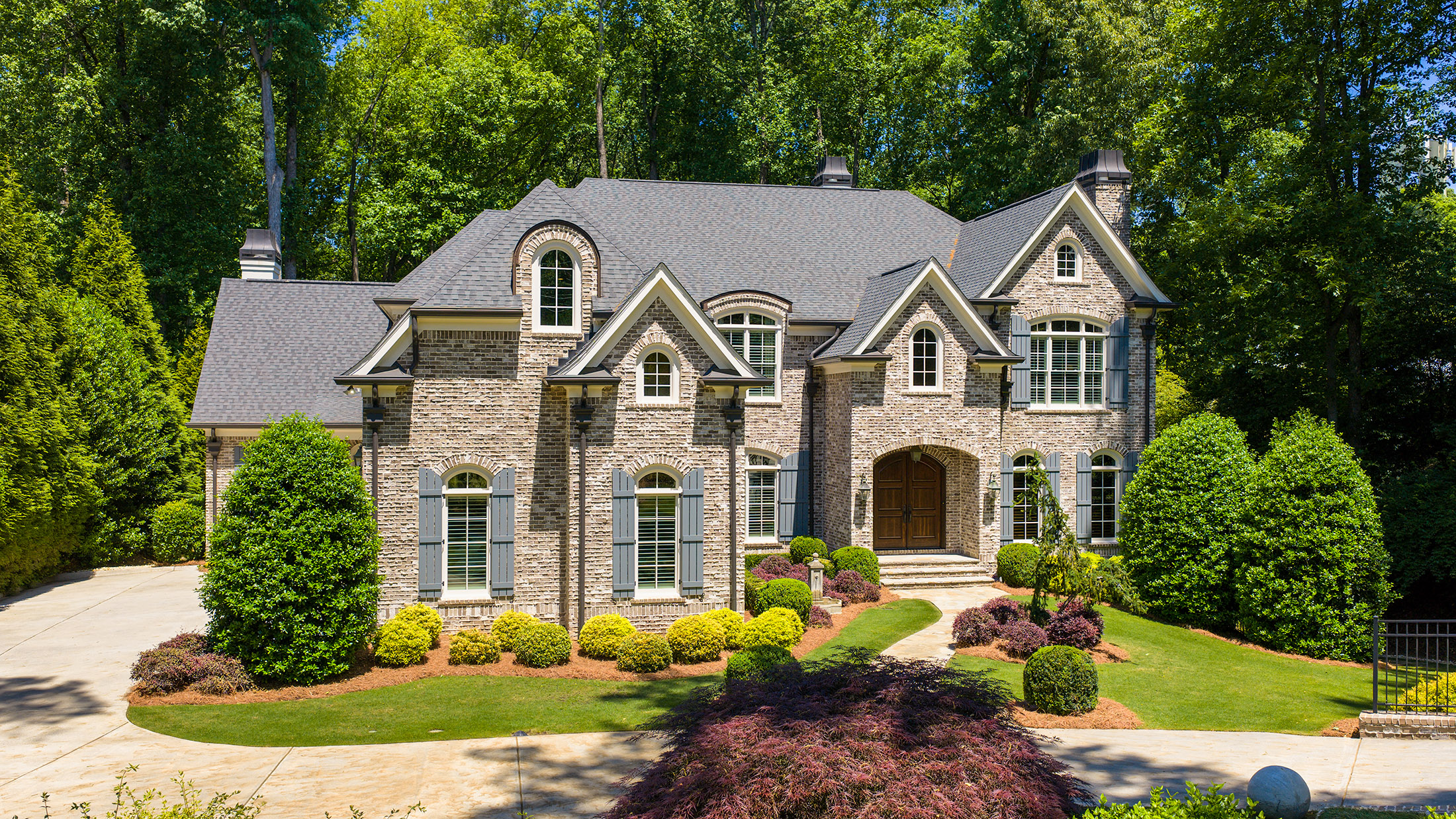  Buckhead Estate Pairs Architectural Presence with Richly Layered Interiors - 物件實景
